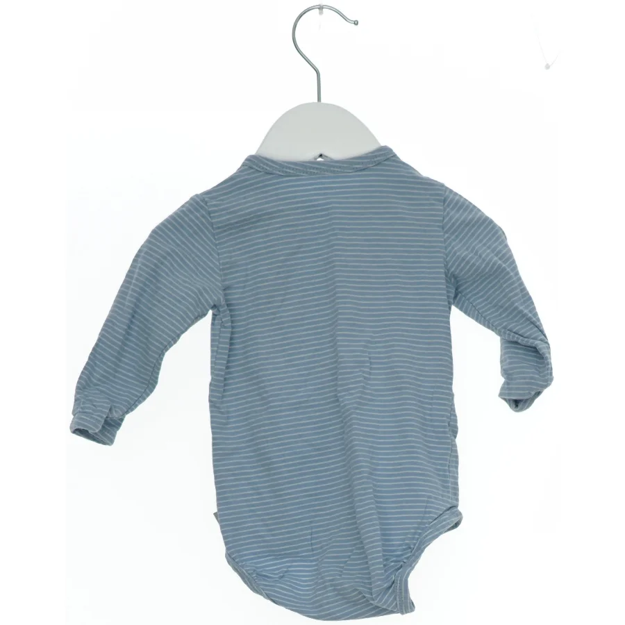 Langærmet bodystocking med knapper foran fra Friends (str. 62)