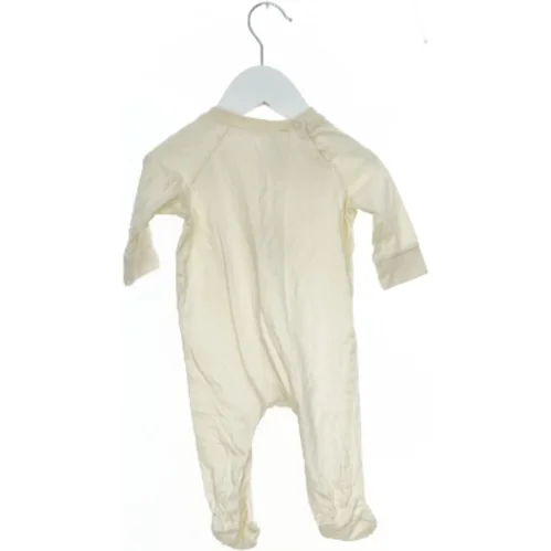 Heldragt med bjørnemotiv fra H&M (str. 62)