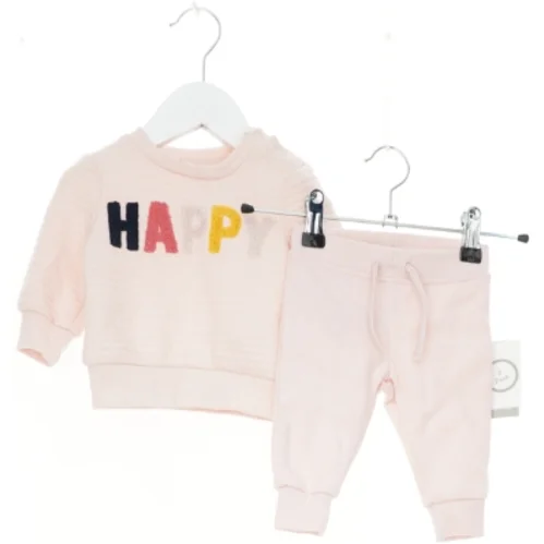 Baby sæt med trøje og bukser fra Primark (str. 62)