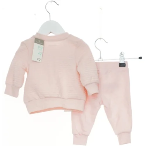 Baby sæt med trøje og bukser fra Primark (str. 62)