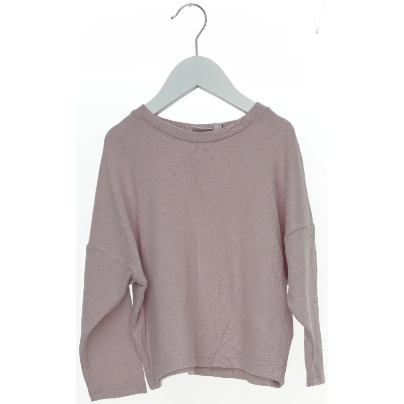 Bluse fra Basic needs (str. 104 cm)