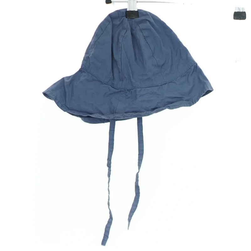 Solhat med bindebånd fra Name It (str.  2-4 år cm)