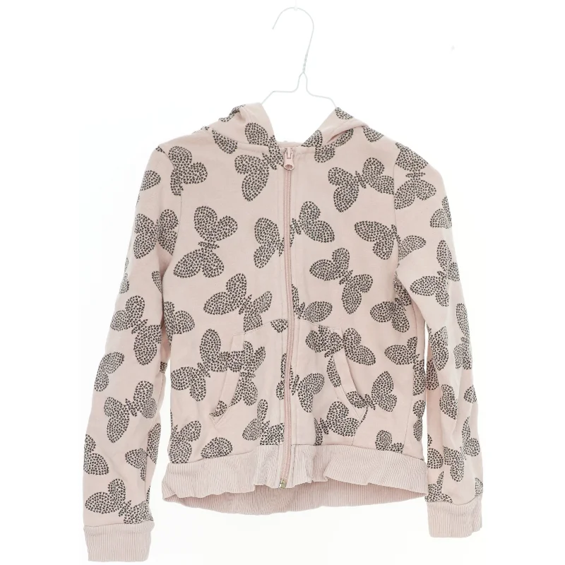 Lyserød hættetrøje med sommerfuglmønster fra H&M (str. 122)