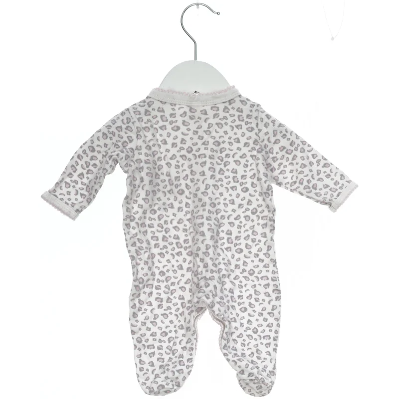 Babysparkedragt med dyreprint og hjerte motiv fra Babyworks (str. 62)