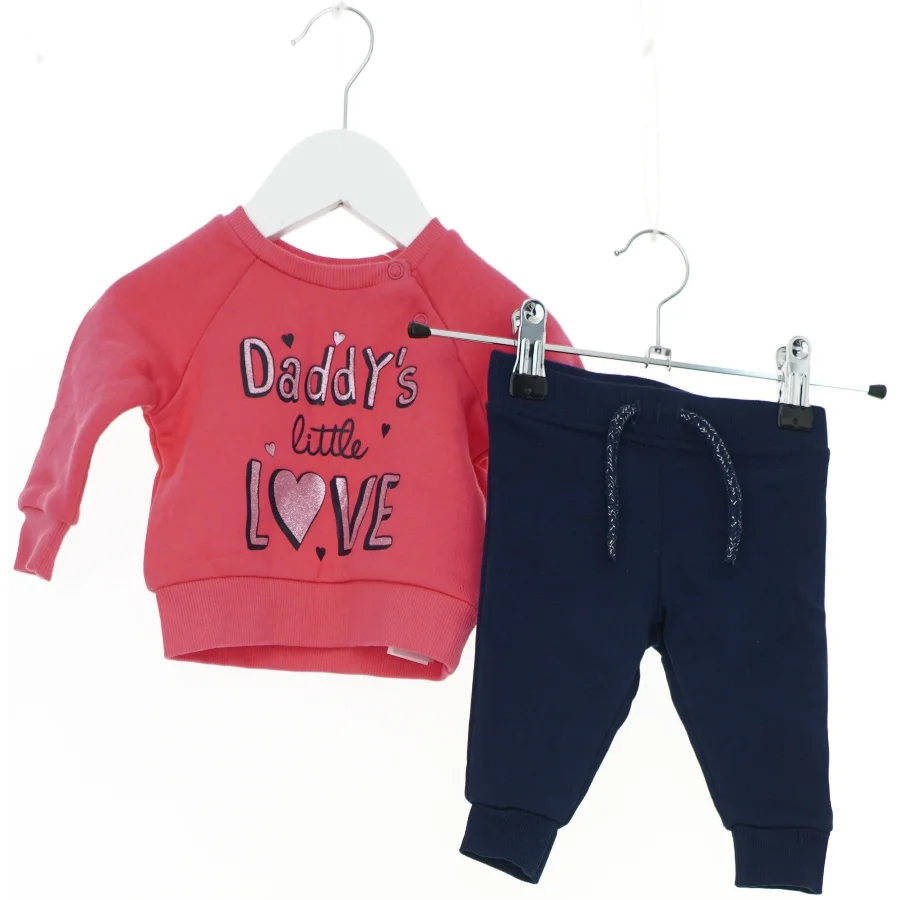 Baby sæt med bluse og bukser fra Primark (str. 62)