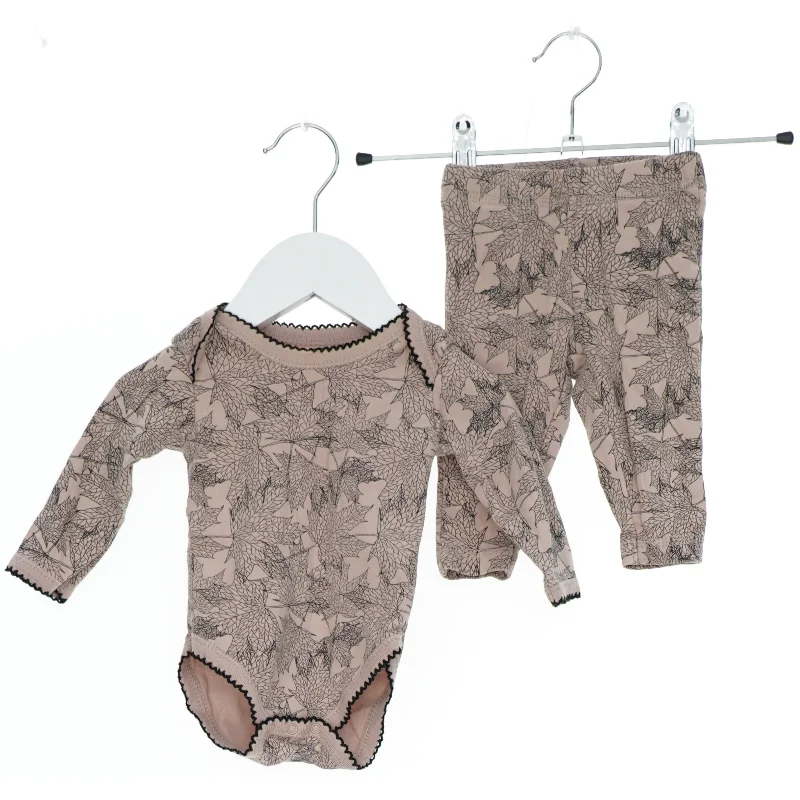 Baby sæt med body og bukser med bladprint fra Petit (str. 62)