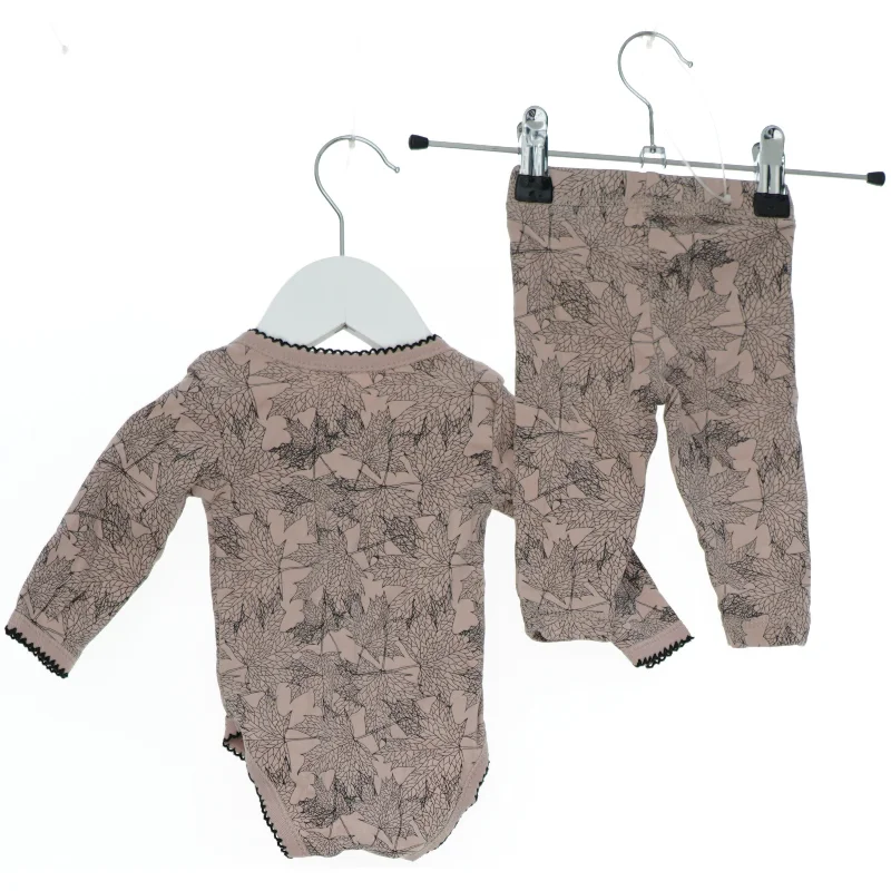 Baby sæt med body og bukser med bladprint fra Petit (str. 62)