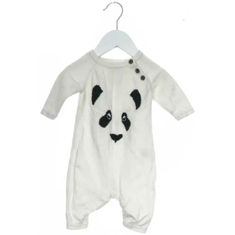 Heldragt med panda-design fra KappAhl (str. 56)