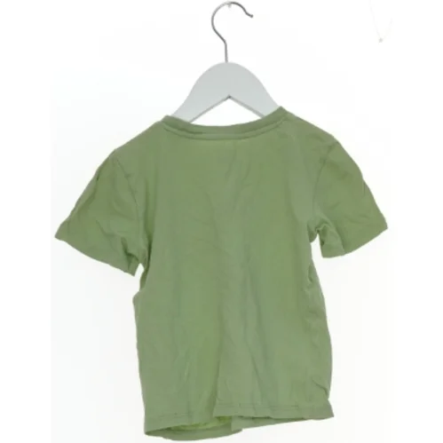 Grøn T-shirt med dinosaur print fra H&M (str. 98)