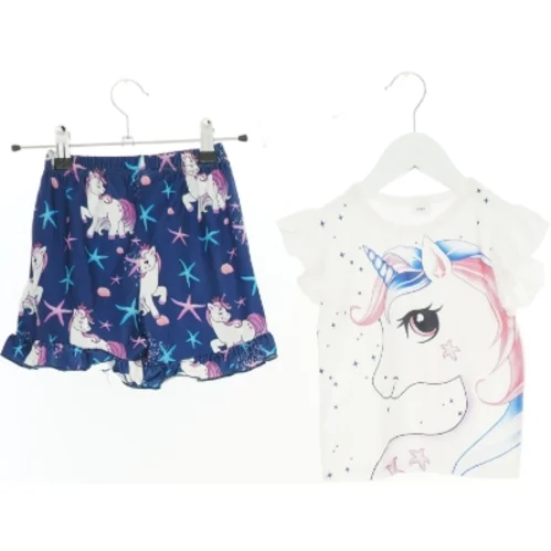 Bluse og nederdel str 98 aldrig brugt