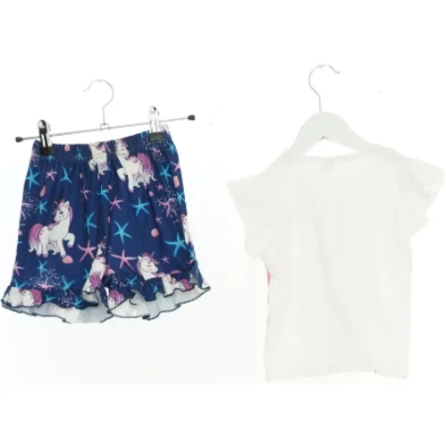 Bluse og nederdel str 98 aldrig brugt