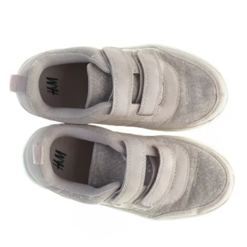 Børnesko med velcrolukning fra H&M (str. 27)