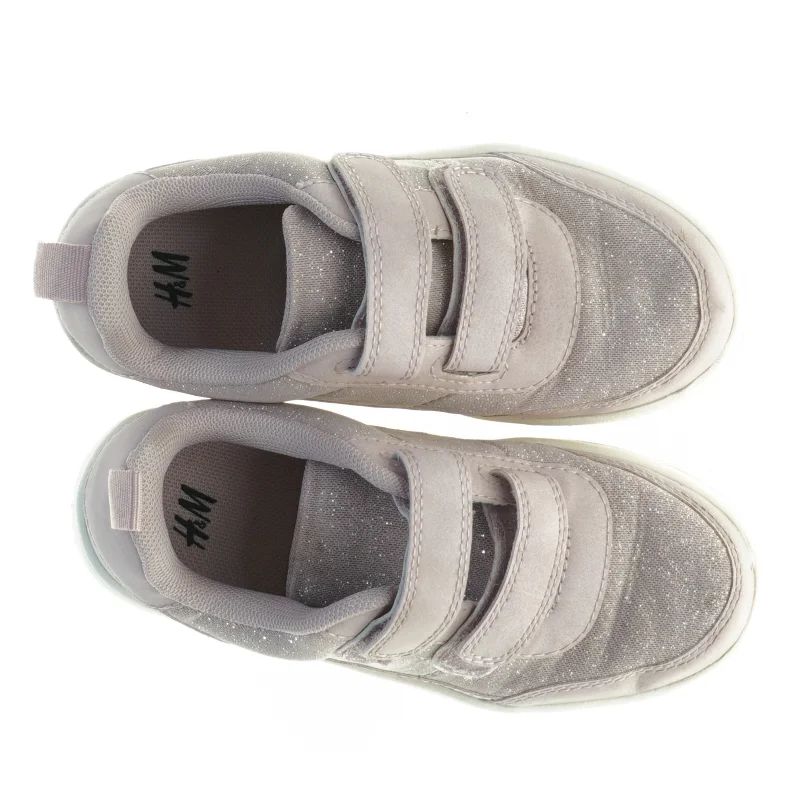 Børnesko med velcrolukning fra H&M (str. 27)