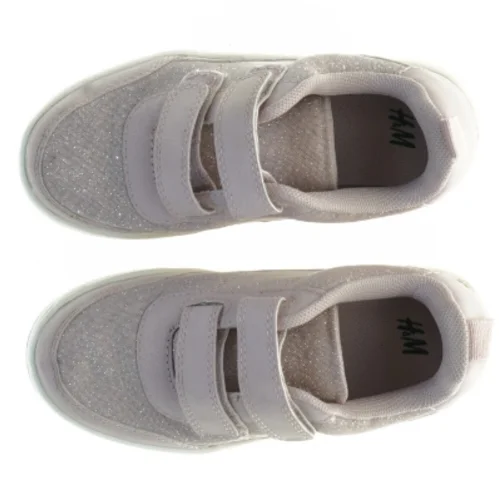 Børnesko med velcrolukning fra H&M (str. 27)