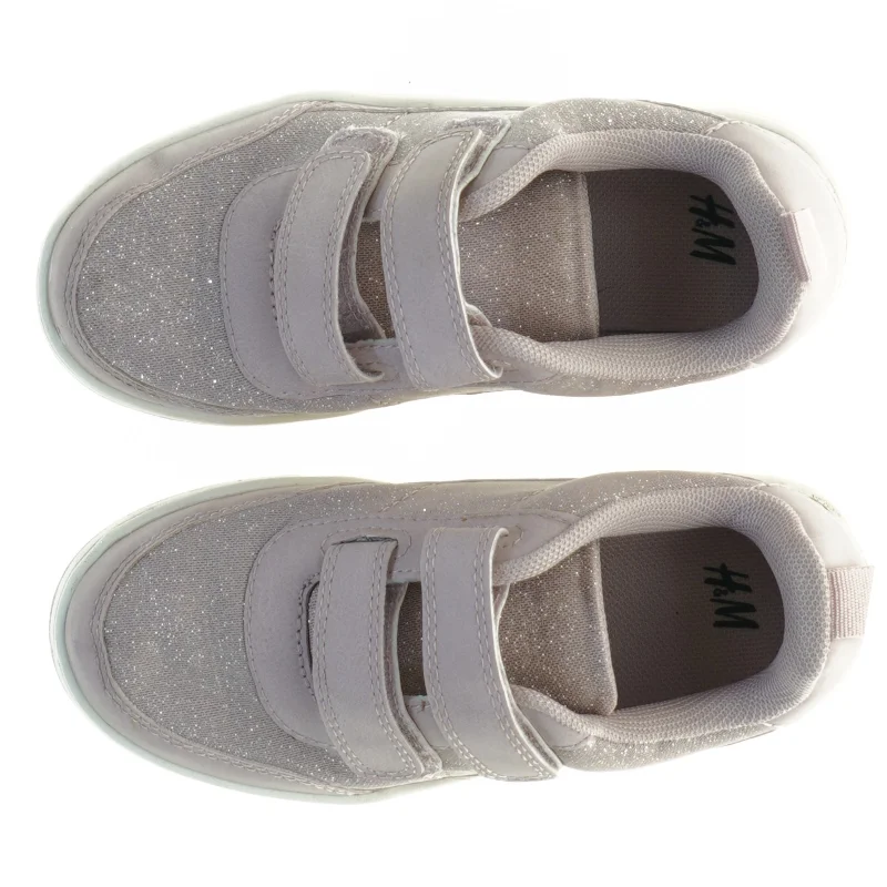 Børnesko med velcrolukning fra H&M (str. 27)