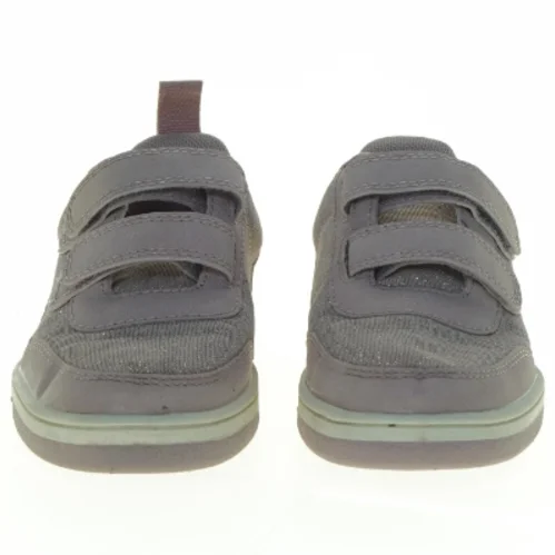 Børnesko med velcrolukning fra H&M (str. 27)