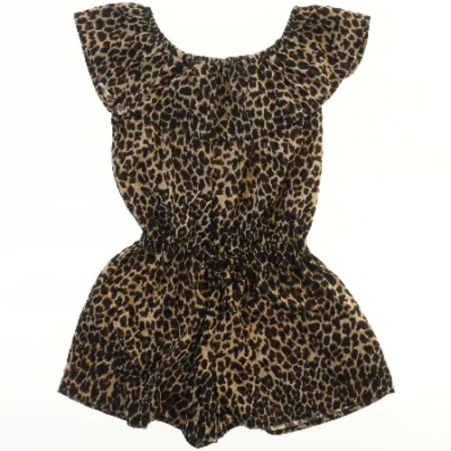 Kort buksedragt med leopardmønster fra Basic needs (str. 122)