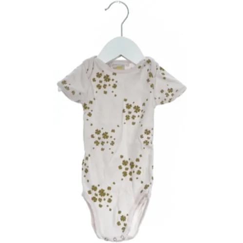 Baby Bodystocking med blomstermønster fra Holly’s Baby (str. 68)