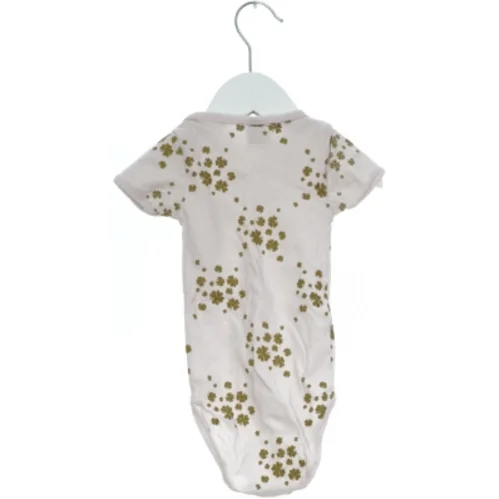 Baby Bodystocking med blomstermønster fra Holly’s Baby (str. 68)