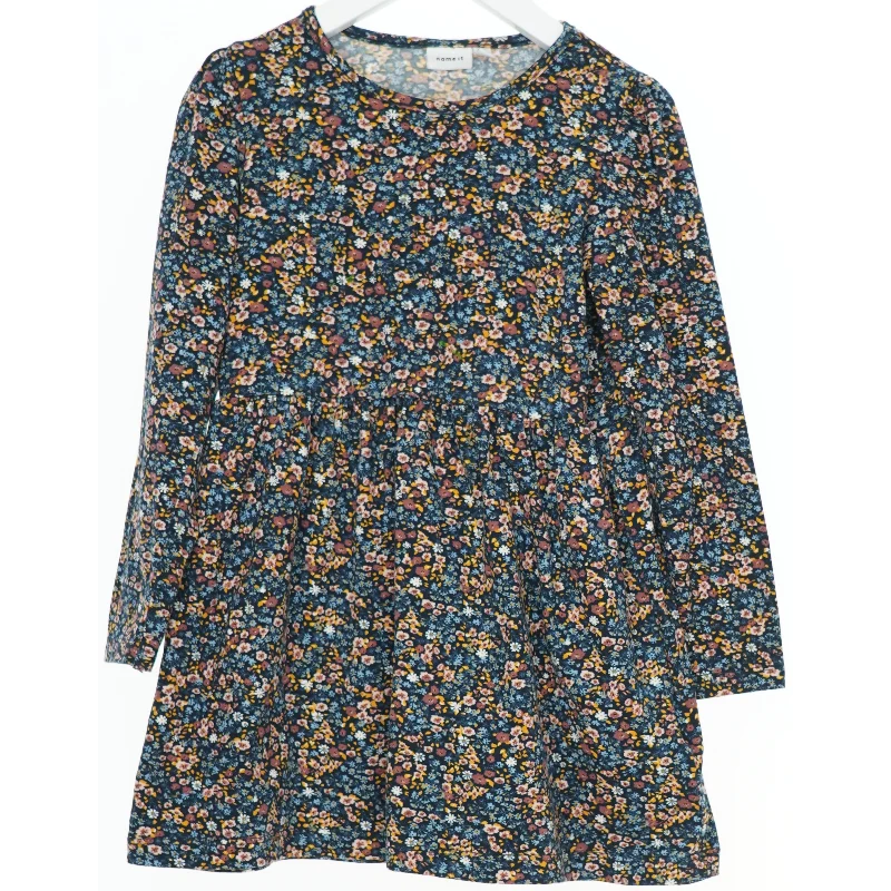 Blomstret langærmet kjole fra Name It (str. 110)