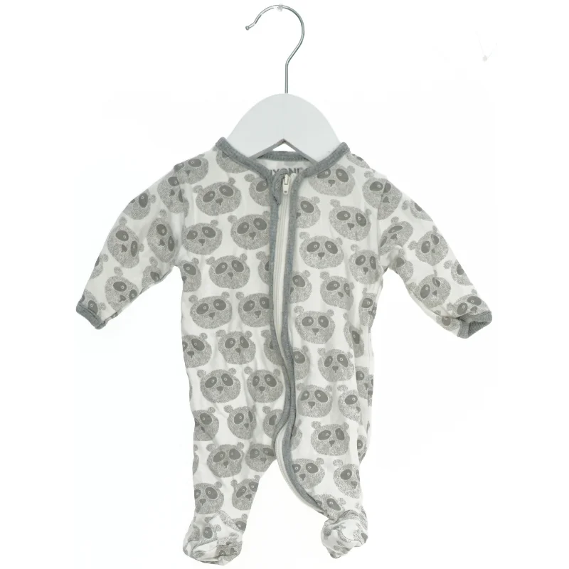 Heldragt med panda print fra Fixoni (str. 50)