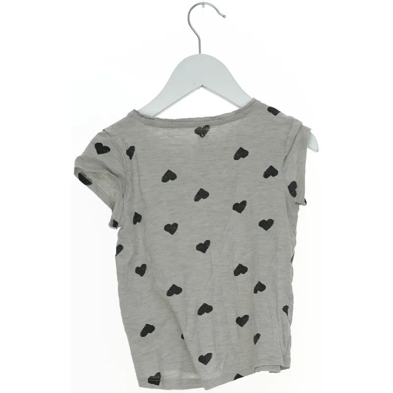 T-shirt med hjerteprint fra H&M (str. 110)