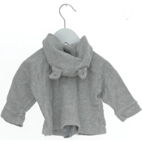 Grå fleecejakke til børn med hætte fra 8O8 (str. 68)