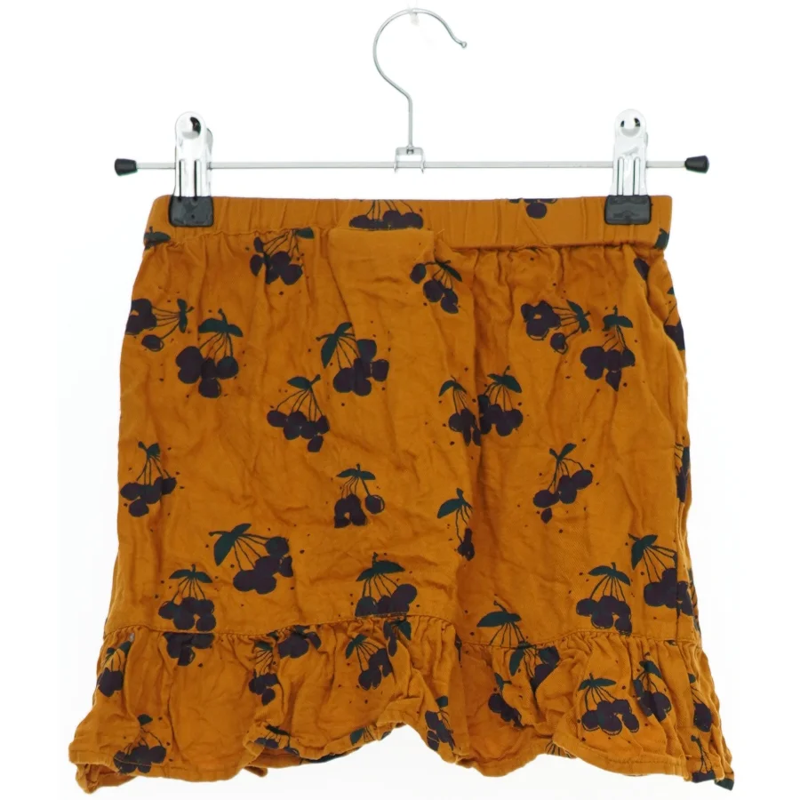 Gul nederdel med kirsebærmønster fra Soft Gallery  (str. 110)