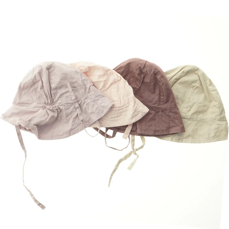 Fire solhatte til børn fra Name It (str. 32 cm)