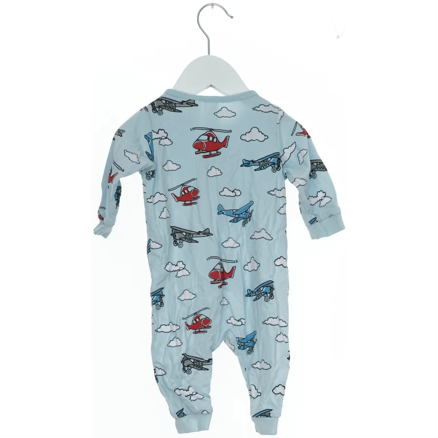 Heldragt med flyvemaskine og helikopter print fra H&M (str. 62)