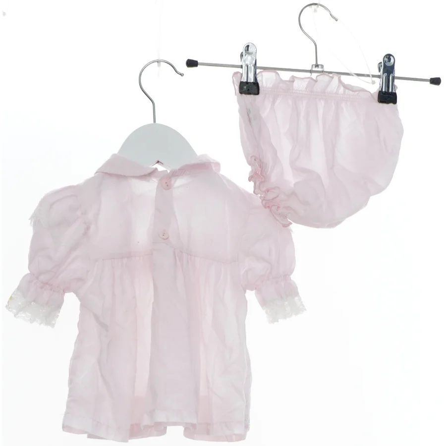 Lyserødt sæt med bluse og bloomers (str. 68)