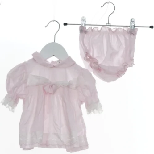Lyserødt sæt med bluse og bloomers (str. 68)