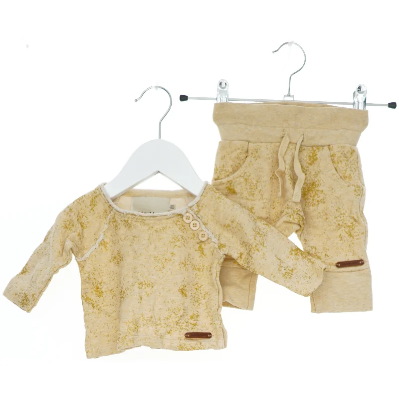Babysæt med bluse og bukser fra MarMar (str. 56)