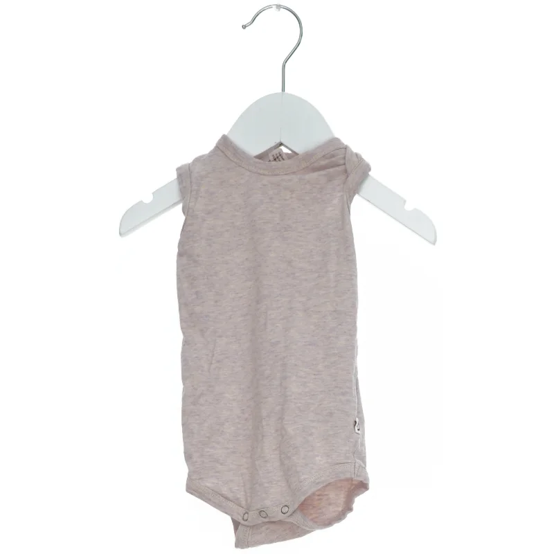 Ærmeløs bodystocking til baby fra Müsli (str. 56)