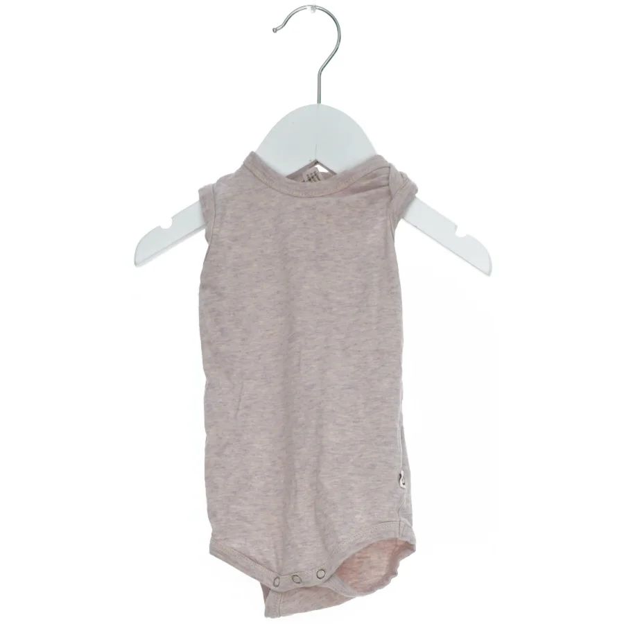 Ærmeløs bodystocking til baby fra Müsli (str. 56)
