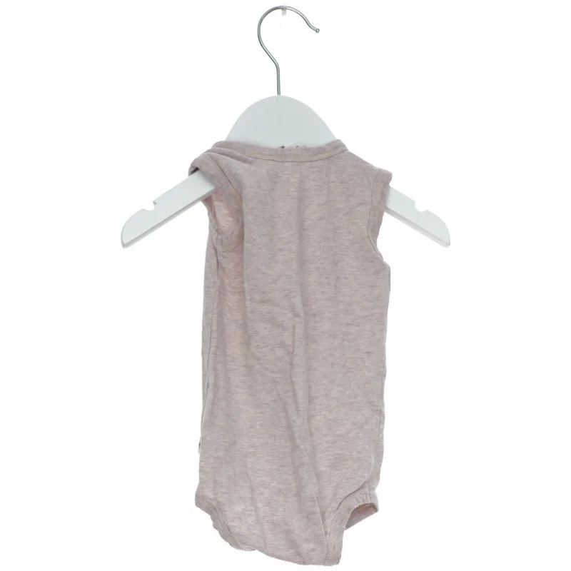 Ærmeløs bodystocking til baby fra Müsli (str. 56)