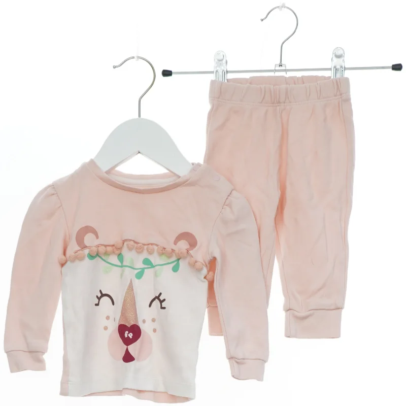 Sæt med top og bukser fra Fisher-Price (str. 68)