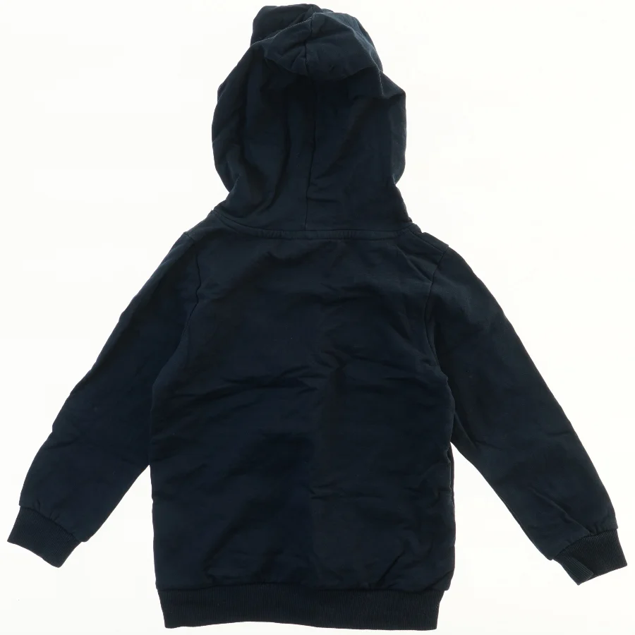 Hættetrøje med tekst fra Name It (str. 104)