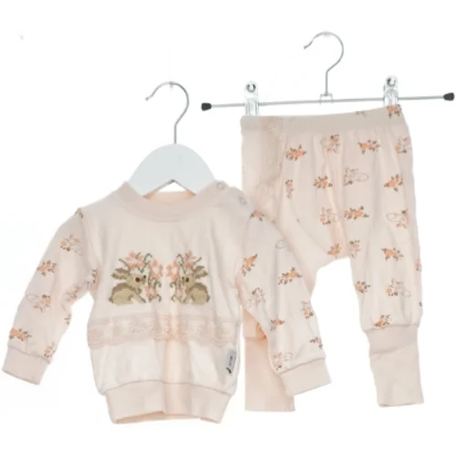 Børnetrøje og leggings med kaninmotiv fra Mc Elci (str. 62)