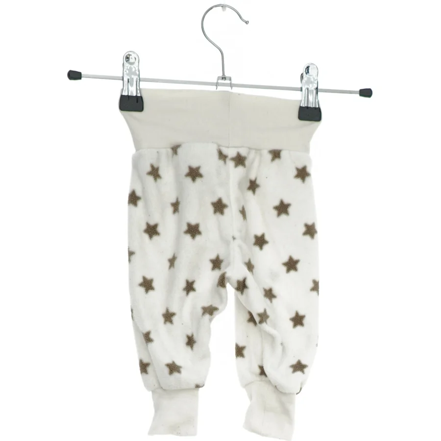 Babybukser med stjernemønster fra H&M (str. 56)