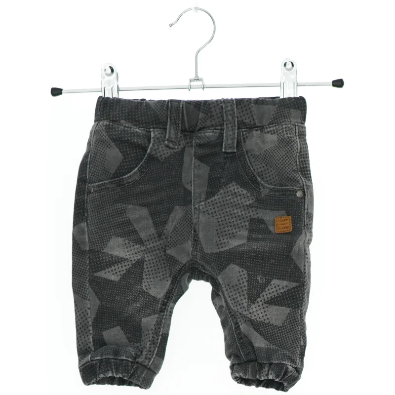 Babybukser med mønster fra Hust & Claire (str. 56)