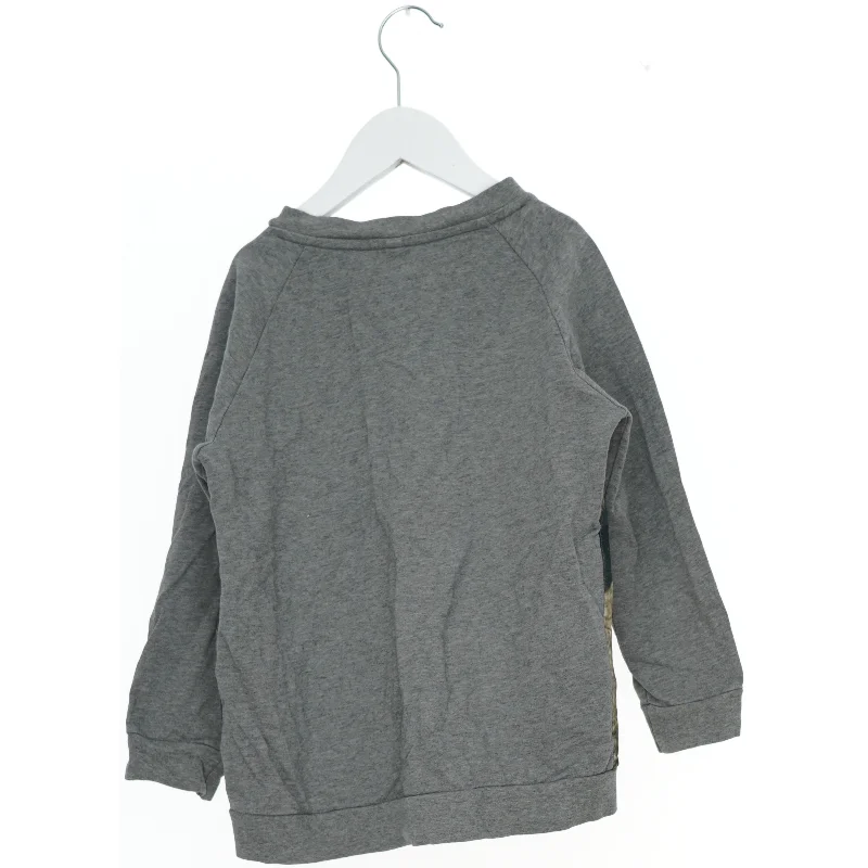 Grå hættetrøje med dyremotiv fra POPUPSHOP (str. 110)