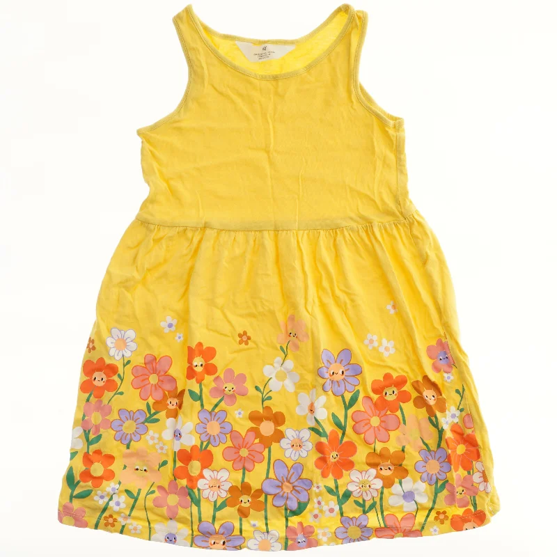 Børnekjole med blomsterprint fra H&M (str. 122)