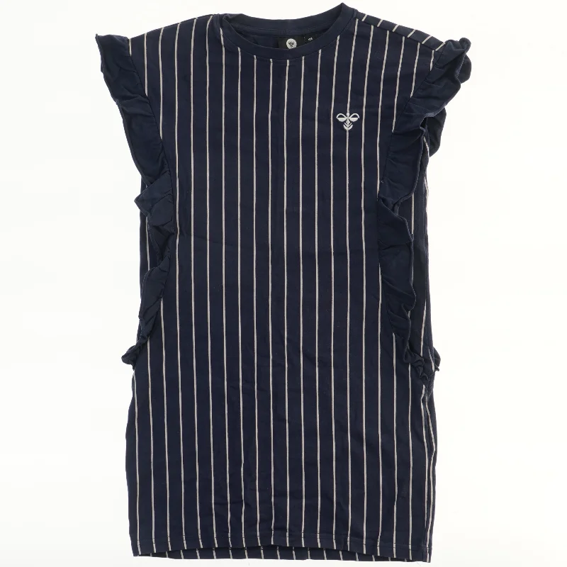 Kjole med striber og flæser fra Hummel (str. 128)