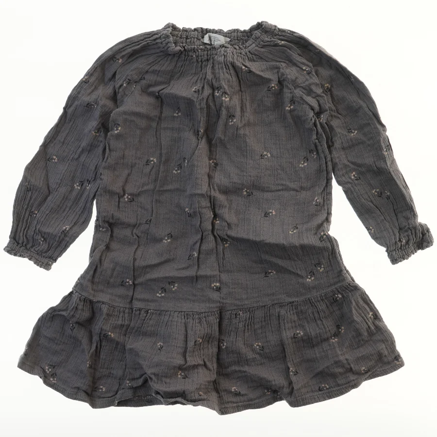Langærmet kjole med mønster fra H&M (str. 122)