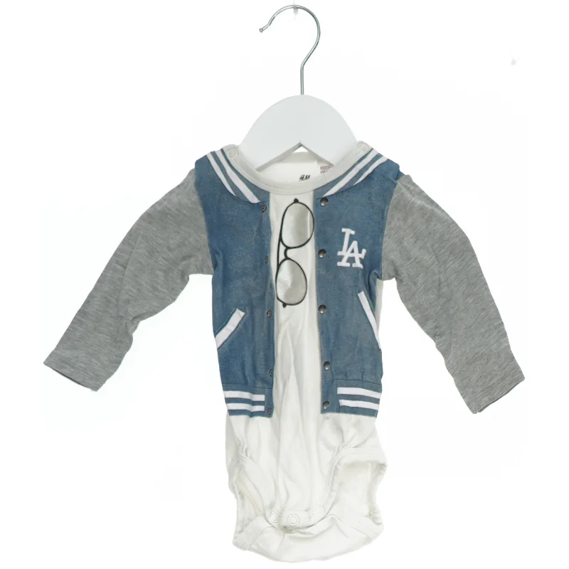 Body med jakkedesign fra H&M (str. 62)