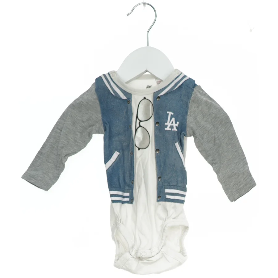 Body med jakkedesign fra H&M (str. 62)