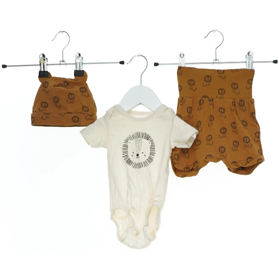 Babysæt med bodystocking, hue og shorts fra H&M (str. 62)