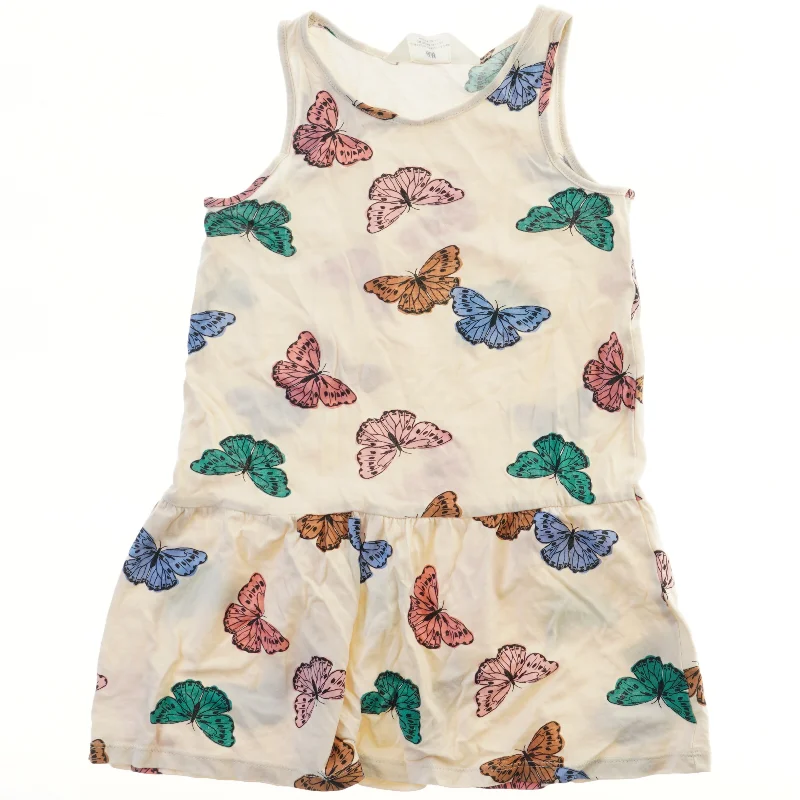 Sommerkjole med sommerfugle fra H&M (str. 110)
