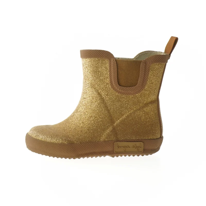 Gyldne børnestøvler, str. 26 fra Konges Sløjd (str. 26 )